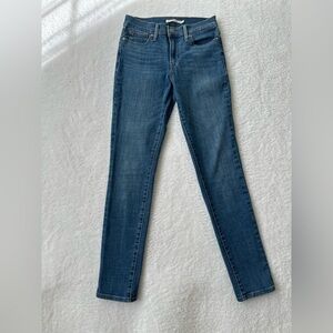 Levi’s Slimming Skinny Jeans Size 26 Medium Wash Stretch Denim Low Rise